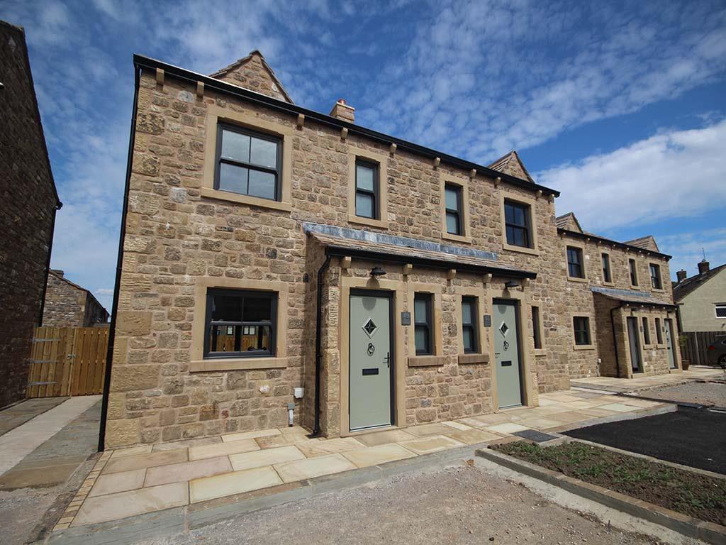 3 bedroom semi-detached house To Let in Barnoldswick - Main Image